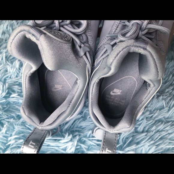 Grey Nike Air Huaraches Sz. 7 (Worn once) - Picture 5 of 7